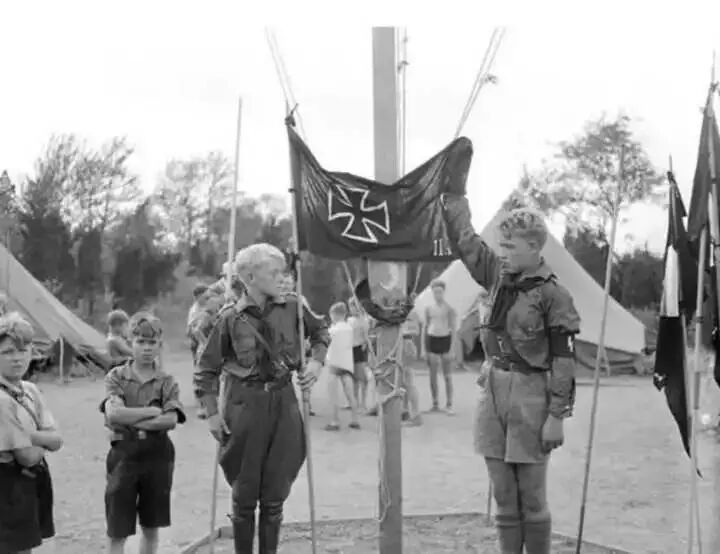 纳粹万字旗_纳粹旗和万字_纳粹万字旗原图图片