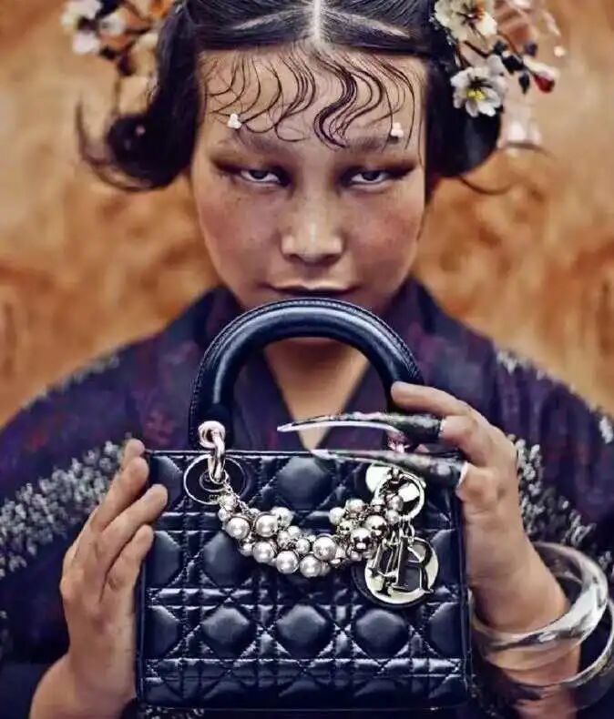 陈漫就作品争议发文道歉原来为了金钱可以出卖很多！