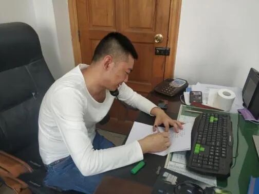 婚庆布置会场的图片_会场气球布置图片_会场布置以左为尊