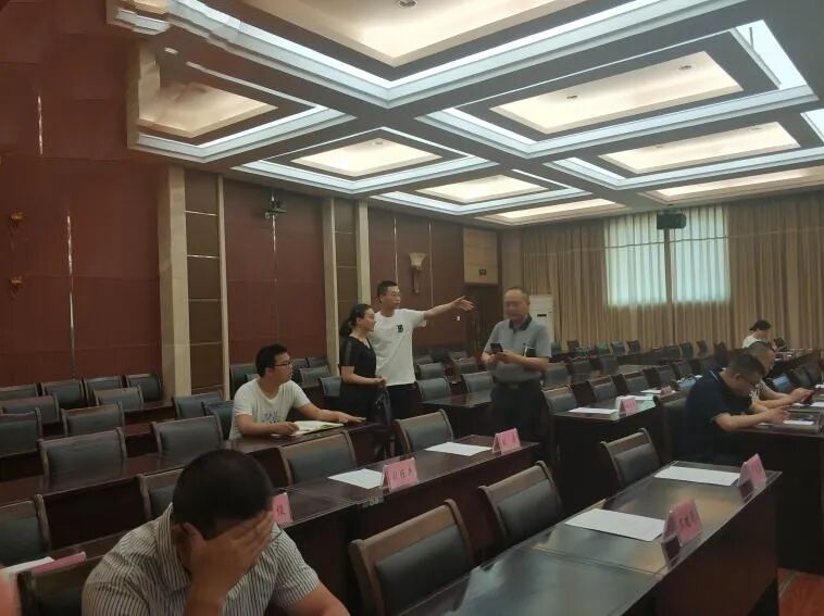 会场布置以左为尊_会场气球布置图片_婚庆布置会场的图片