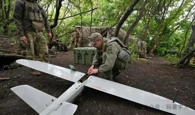 乌军在红军城采用了什么防御战术 三重防线与无人机战