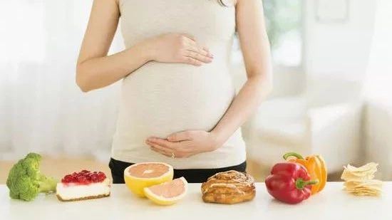 孕期，为什么有的妈妈“吃不下”，有的却“停不下来”