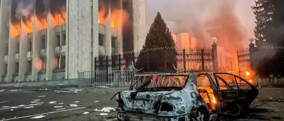 哈萨克斯坦陷入动乱，至少3个疑点都指向美国，白宫辩称并非幕后黑手