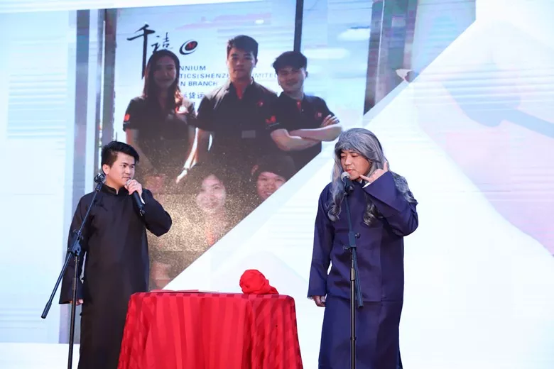 这次...骚起来姿势不一般! 这次...骚起来姿势不一般!