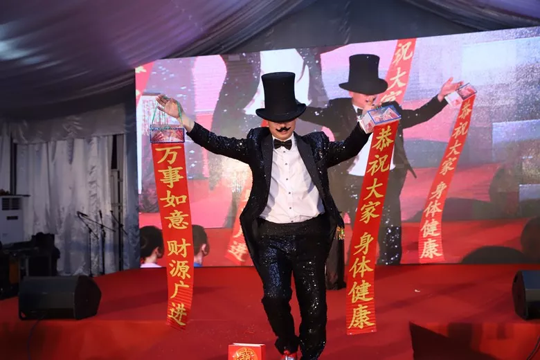 这次...骚起来姿势不一般! 这次...骚起来姿势不一般!