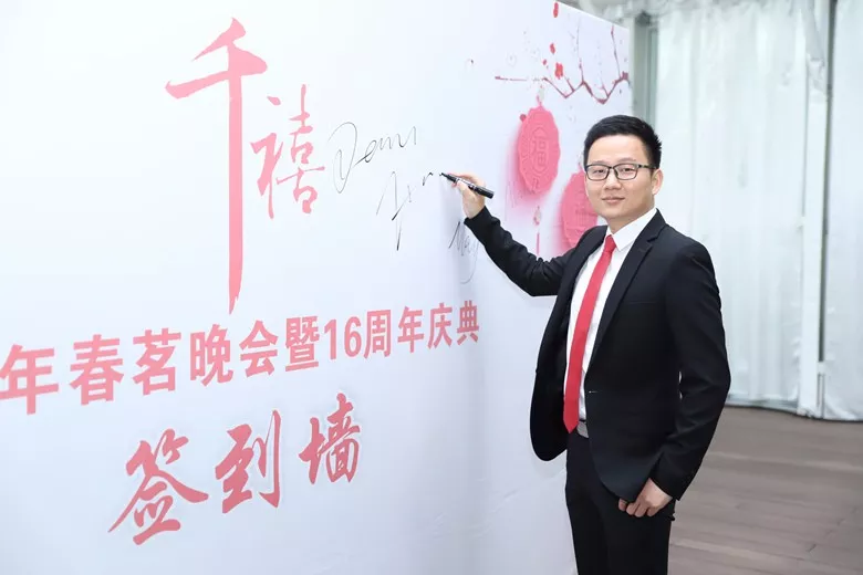 这次...骚起来姿势不一般! 这次...骚起来姿势不一般!
