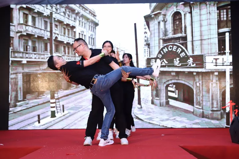 这次...骚起来姿势不一般! 这次...骚起来姿势不一般!