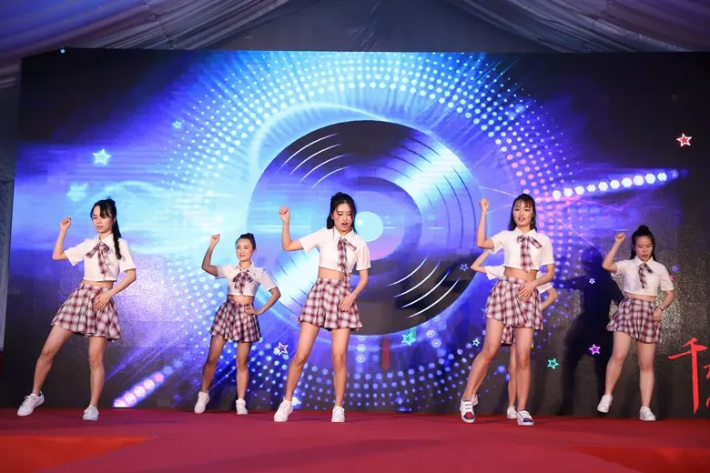 这次...骚起来姿势不一般! 这次...骚起来姿势不一般!