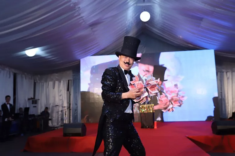 这次...骚起来姿势不一般! 这次...骚起来姿势不一般!
