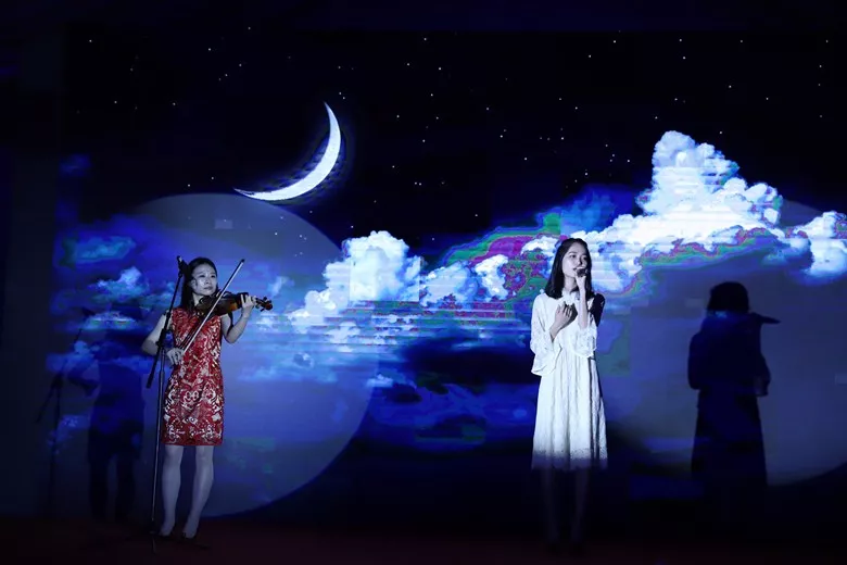 这次...骚起来姿势不一般! 这次...骚起来姿势不一般!