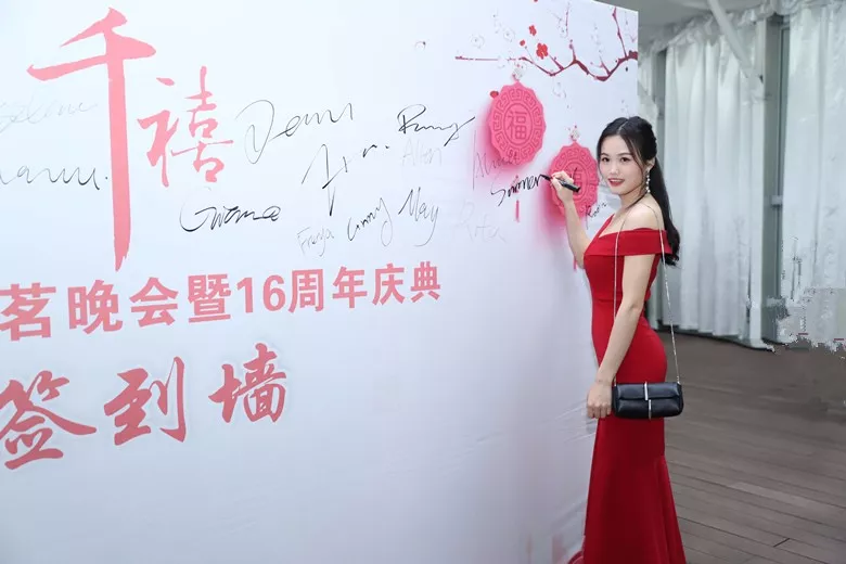这次...骚起来姿势不一般! 这次...骚起来姿势不一般!