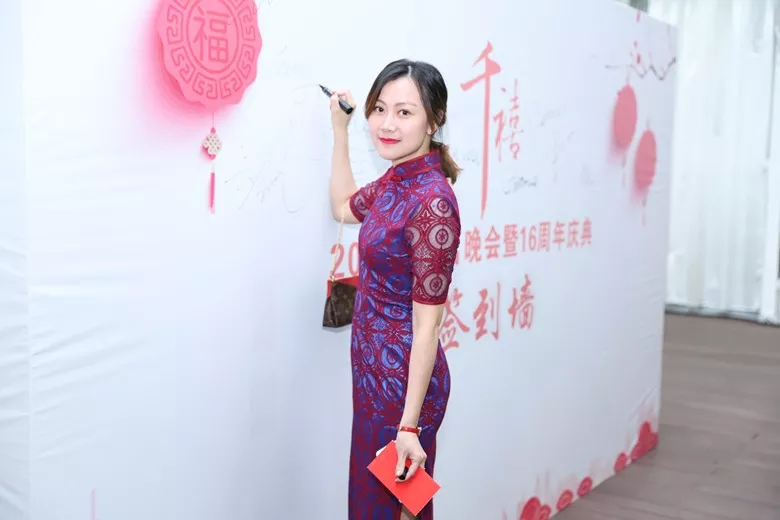 这次...骚起来姿势不一般! 这次...骚起来姿势不一般!