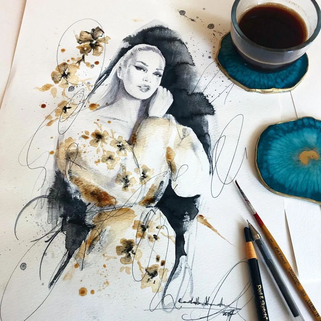 randa并没有办法从中跳脱出来:比如用咖啡渍茶渍或者泼墨的风格来作画