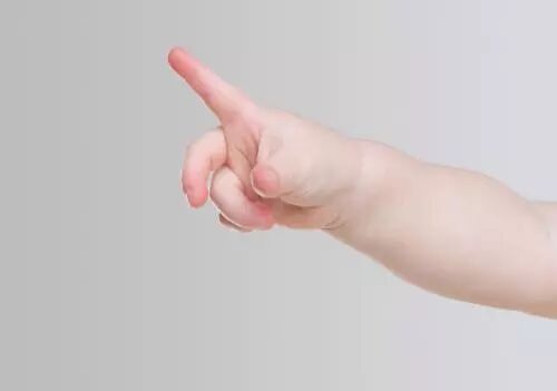 【新生儿护理】多摸这两个部位，能让宝宝更聪明