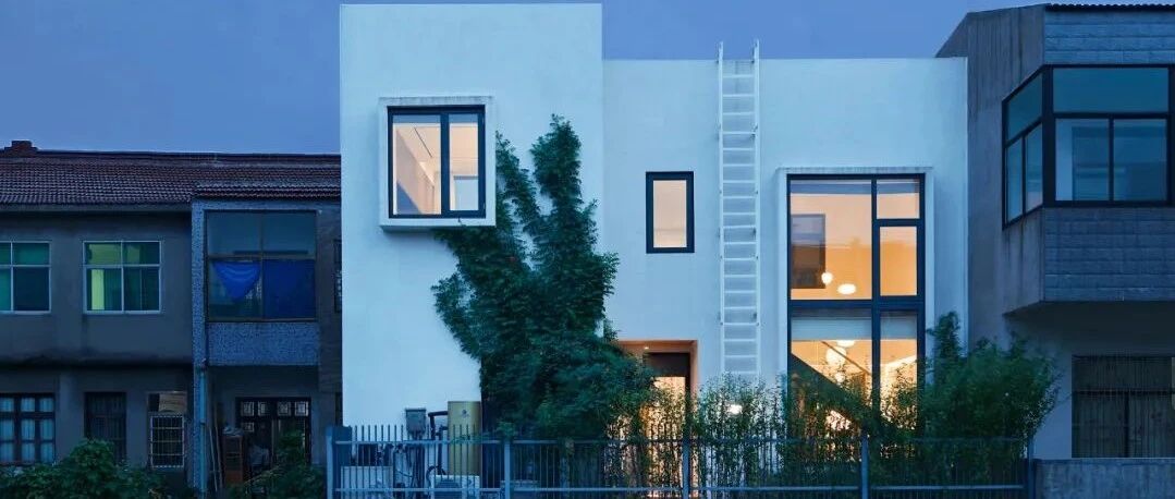 江苏姑娘回乡修别墅，引全镇跟风：有钱了审美得跟上