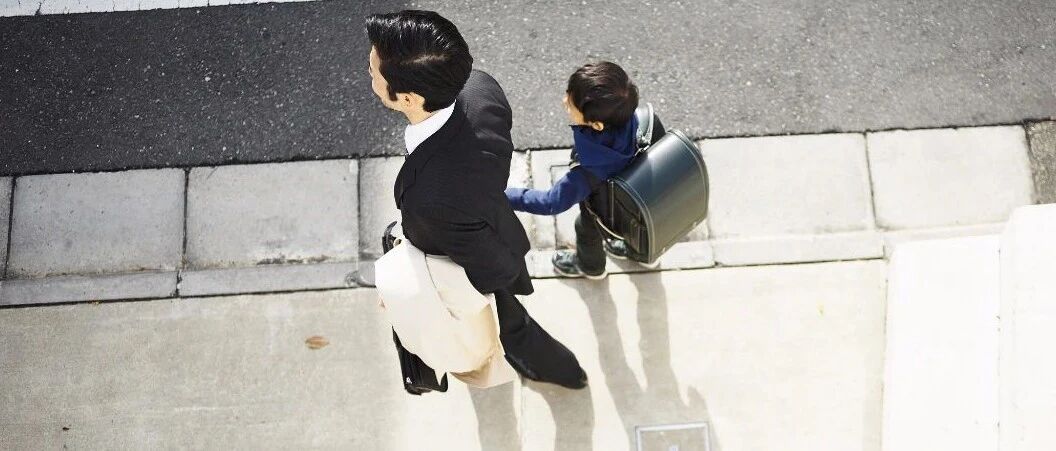 妈妈崩溃了!浙江老爸送娃上学,接连送错三个校区,送到时快放学了!杭州也有俩同款...