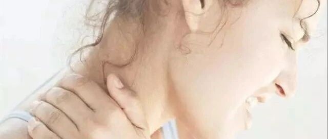 睡一觉醒来，脖子不能转了