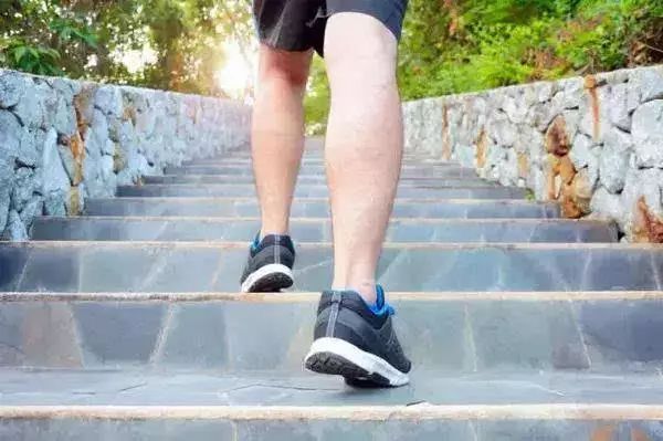 下樓梯膝蓋疼的厲害是怎麼回事？ 健康 第3張