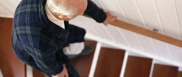 上下楼腿软，是不是关节出了什么问题？