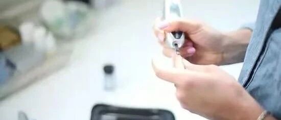 【联合国糖尿病日】越来越多40岁不到就得了糖尿病！出现这四种情况，就需要胰岛素治疗了！