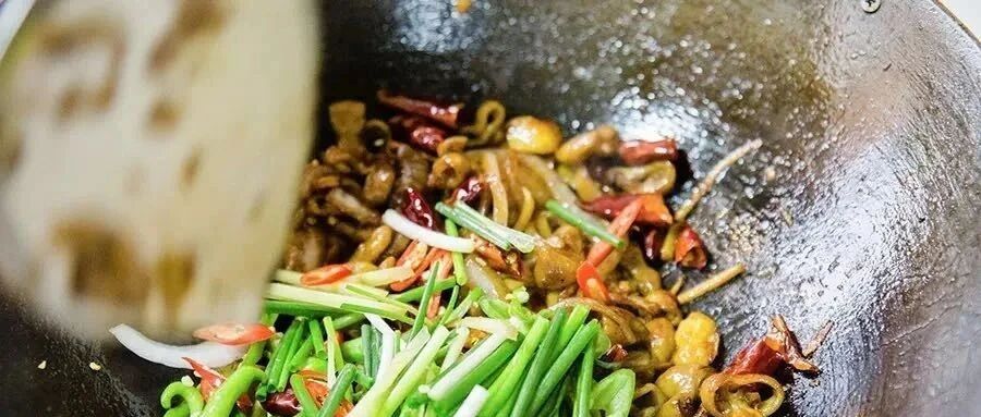 厨房里有这种锅的，炒菜千万要小心！这个健康隐患99%的人都忽略了…