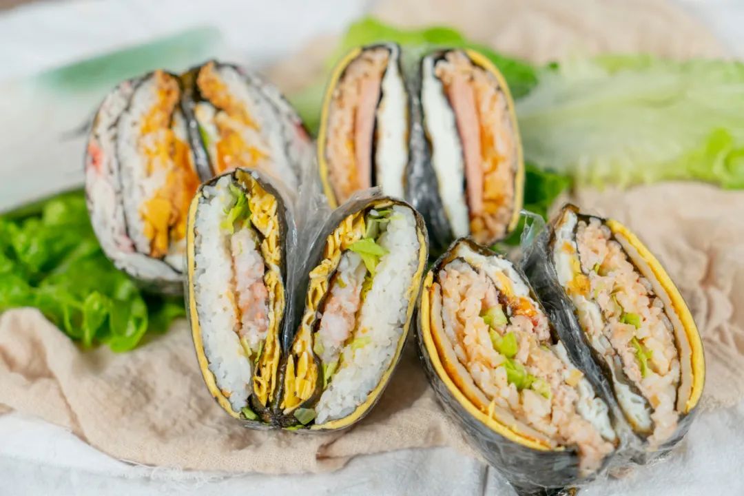 新晋爆款早餐！一剪一叠就搞定，荤素搭配还管饱！
