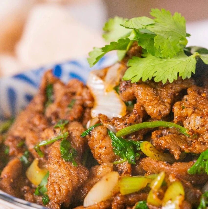 冬天最蛮横的一盘肉！平底锅2分钟搞定，又嫩又香忒过瘾了