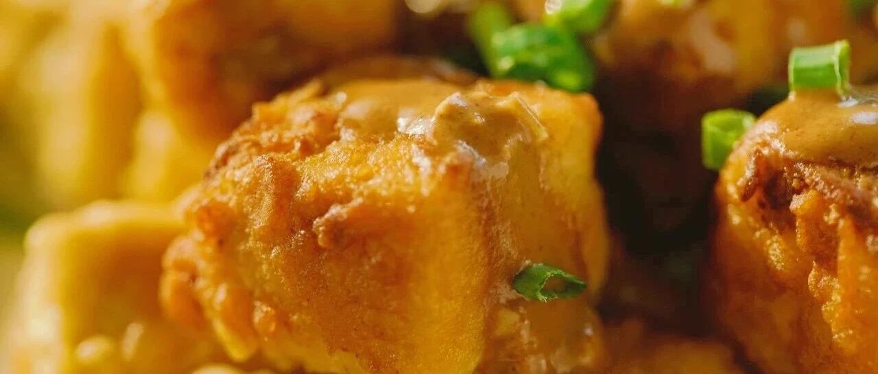 5块钱搞定一大盘！这酱汁一浇香绝了，蓬松酥脆分分钟秒杀小吃店！