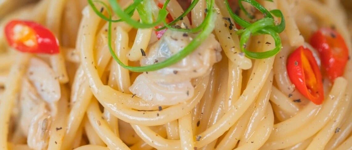 下班犯懒就吃它!10块钱一锅端，一煮鲜掉魂!