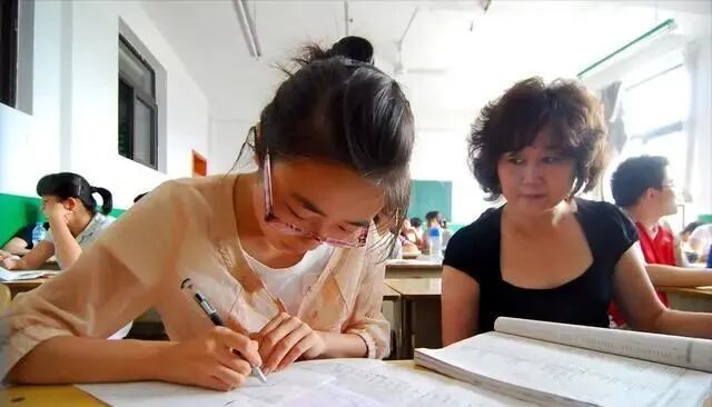 文科生高考时考哪几科_文科高考考科生多少人_高考文科生考哪几科