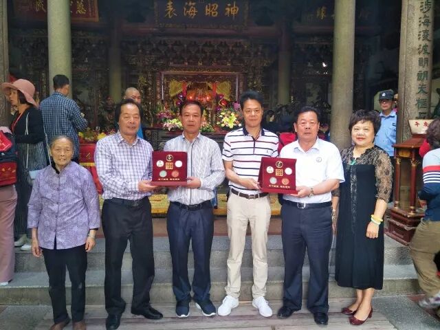 昨日汕头市东信集团董事长陈桂洲先生,华阳妈祖董事会向湄洲妈祖祖庙