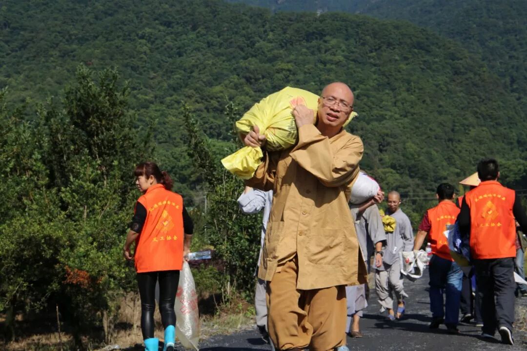 农禅丨7月25日云门寺进行普请收稻活动