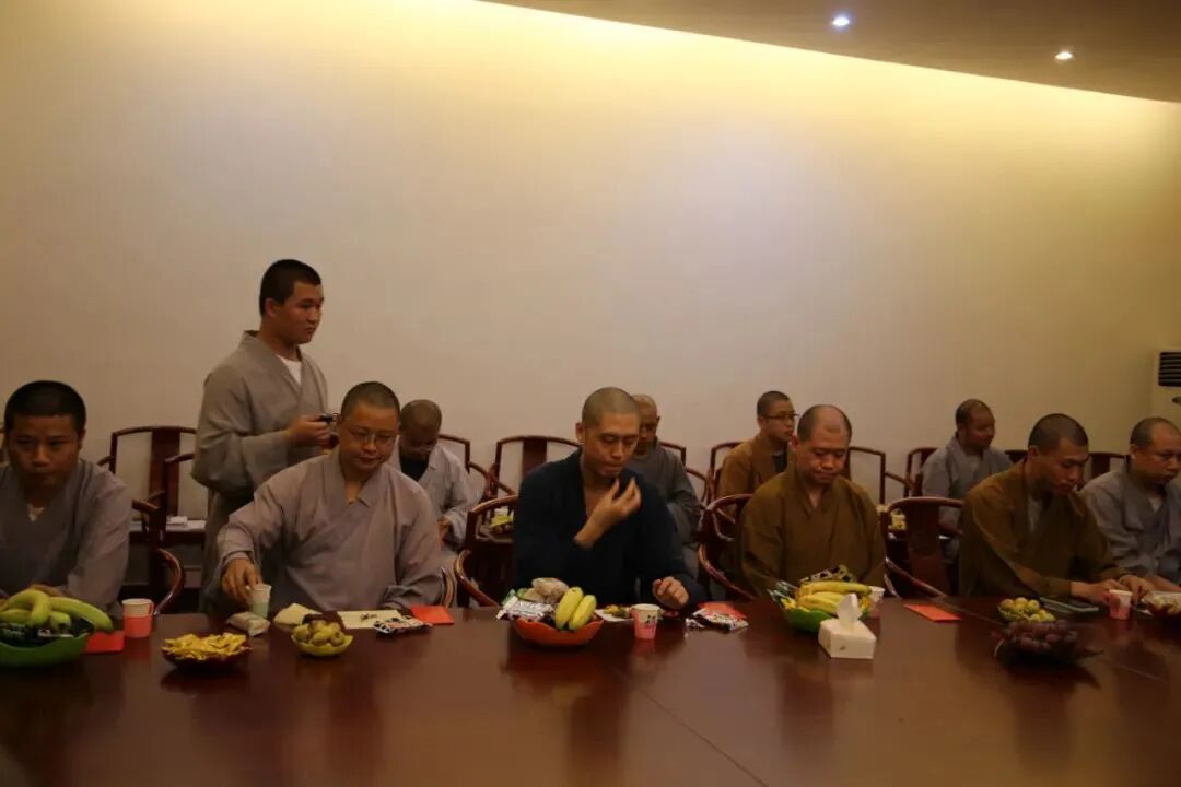 广东佛学院云门学院举行“教师节”慰问座谈会