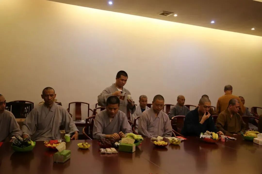 广东佛学院云门学院举行“教师节”慰问座谈会