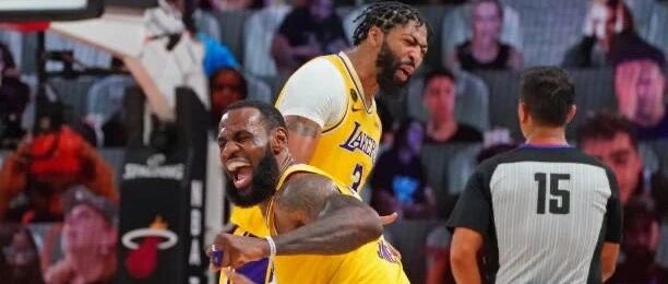 浓眉盯上巴特勒，湖人以硬制硬夺赛点！詹姆斯拉胯后的自救，FMVP悬念终结？