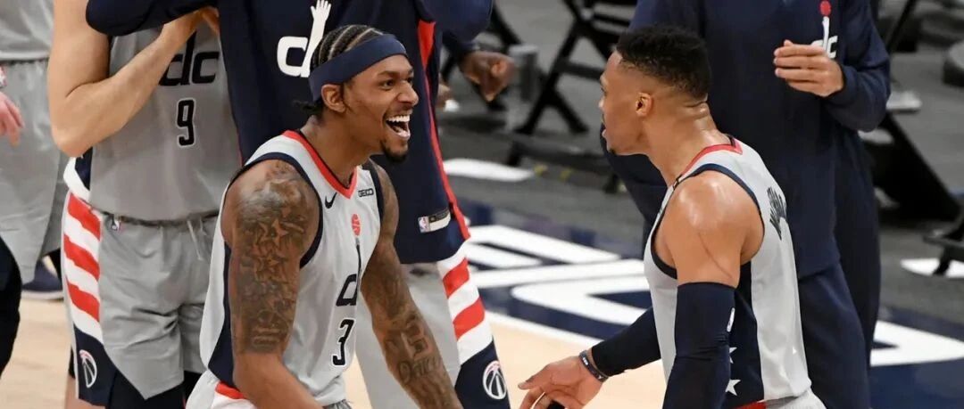 威少制胜球爆锤大哥！篮网连一根棍子都防不住？约老师有三宝：策应、三分、手活好！