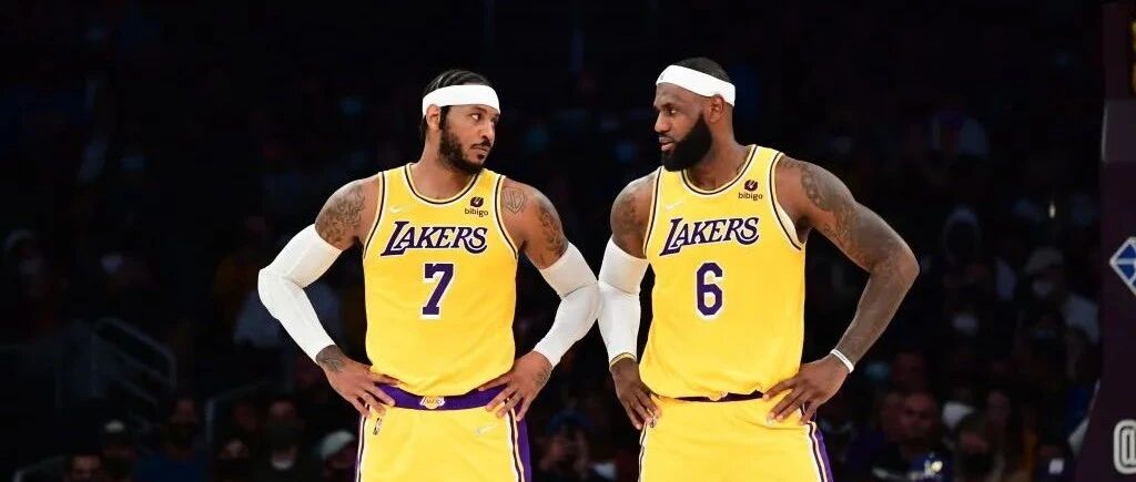 詹瓜加起来70多岁了，湖人还得靠他俩！