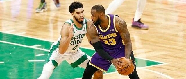 最后15秒太吓人！湖人1分“侥幸”赢下黄绿大战！摘下的表还能戴上，利拉德三分绝杀！