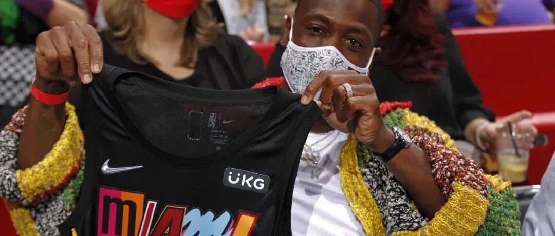 韦德重回热火，闪电重燃青春！勇骑大战不欺我，库里连刷纪录！