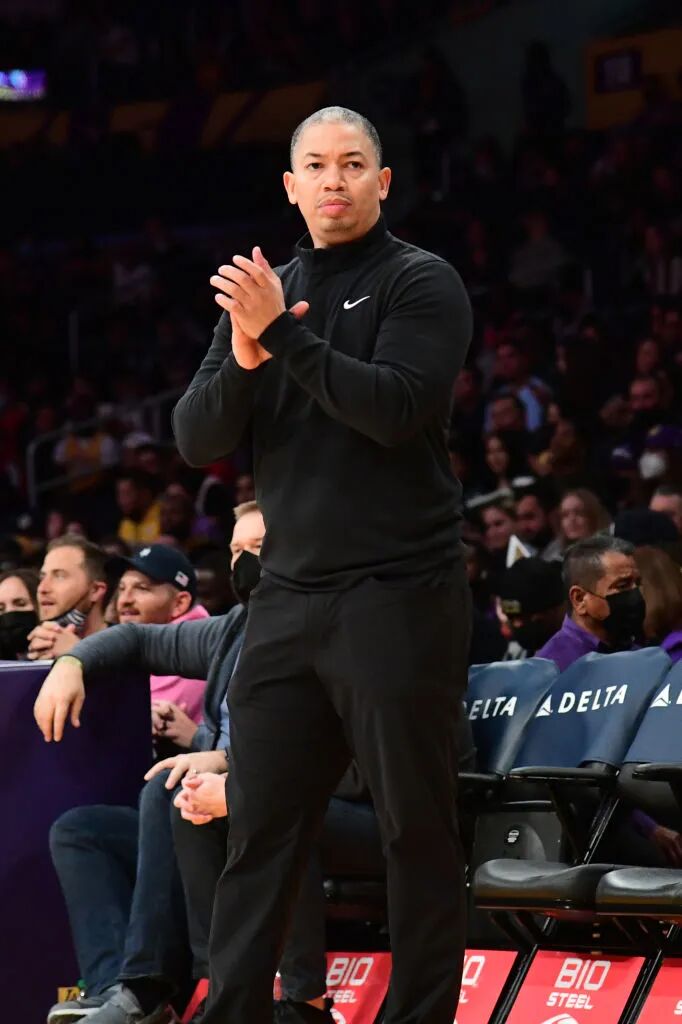 35分大逆轉 ，肯納德3+1絕殺封神！濃眉回歸，湖人也打場富裕仗！（濃眉威少合砍68分）