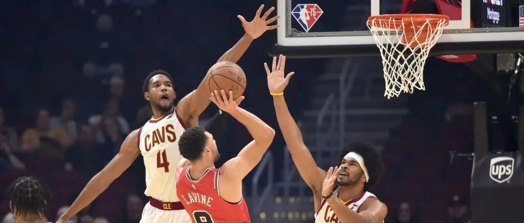 本届最强中锋有多秀？湖人又输了，奇怪的失误又增多了！