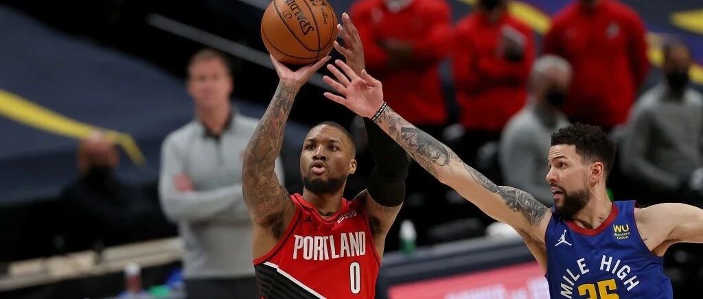 利拉德55+12封神一战，感谢上帝防住他！湖人半场崩盘惨败天王山！