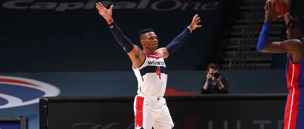 威“4”布鲁克奇才首秀！连线比尔默契不足，竟和史密斯眉来眼去！场均三双有望？