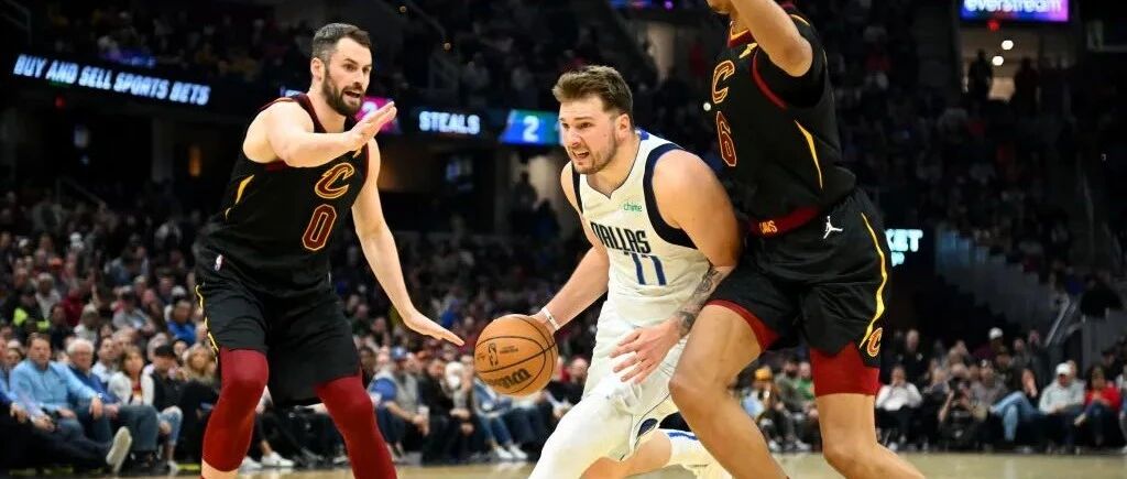 凯尔登错失绝杀！东契奇单节爆发！约老师定海神针！杨少侠三节打卡！