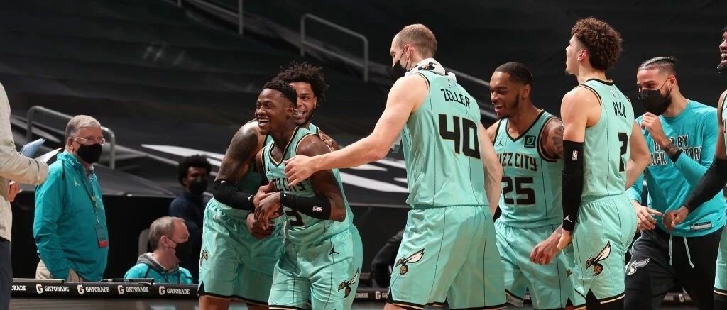 詹姆斯准三双，打铁局库兹马成为“湖人之光”！追梦送大礼，罗齐尔绝杀！