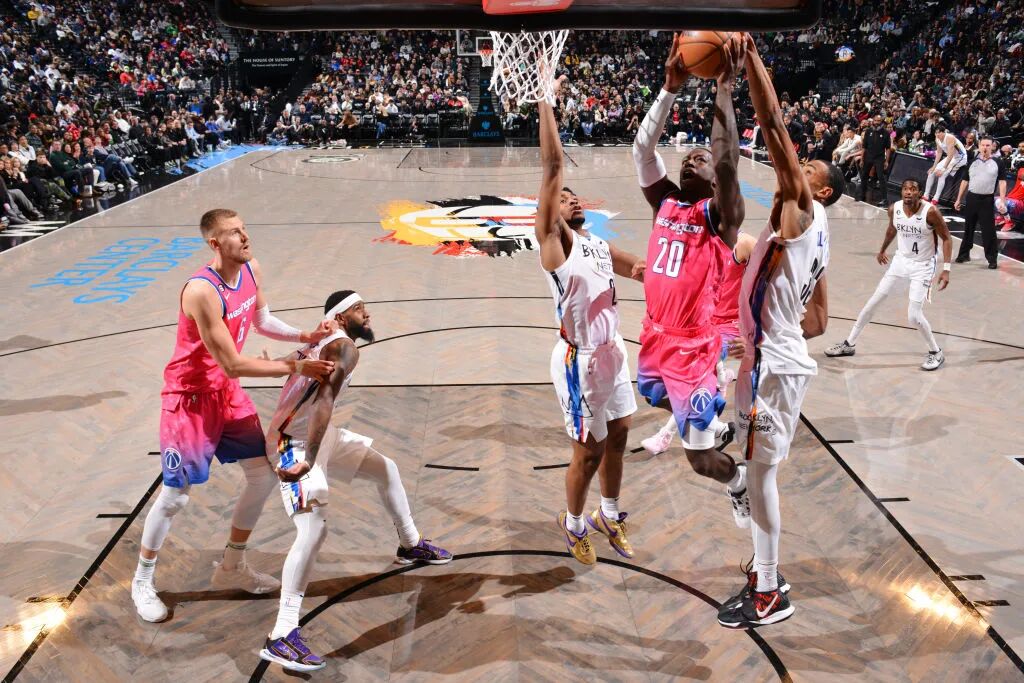 歐文不在，小托馬斯放開掄
！庫裏傷退 
，勇士贏球不足喜 ！湖人輸球，老詹表態隻想贏！（庫裏爆砍41分勇士逆轉雄鹿）