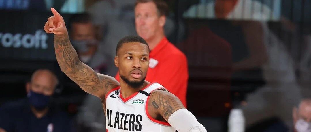 利拉德戴表1分胜篮网附加赛战灰熊 联盟最老助攻王詹姆斯驾到