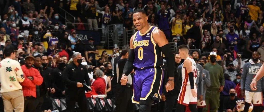 状元大战，控分大师怒摔保温杯！铁树开花，湖人加时灭热火！