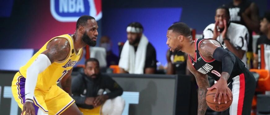 东西部头名齐输球 利拉德无解三分送詹姆斯里程悲