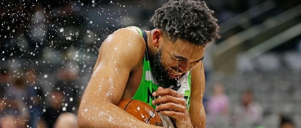 唐斯60分纪录夜！小学生过生日玩命High！杨不悔背靠背45+！约老师险胜恩比德！